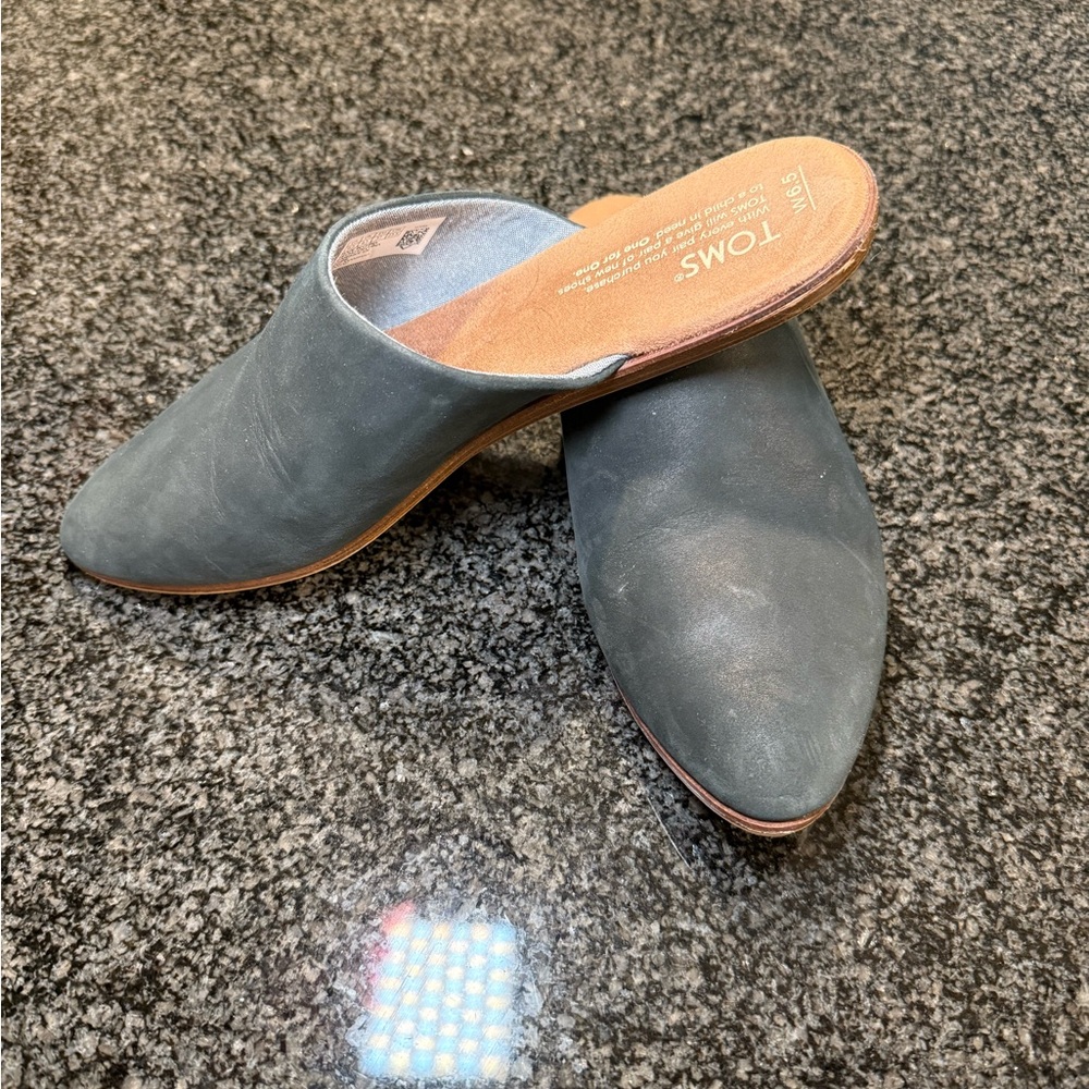 Black leather mules. - Picture 3 of 5